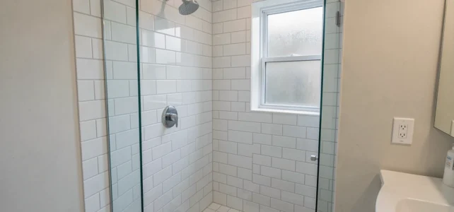 Quelles dimensions de douche attendent vraiment les locataires en location ?